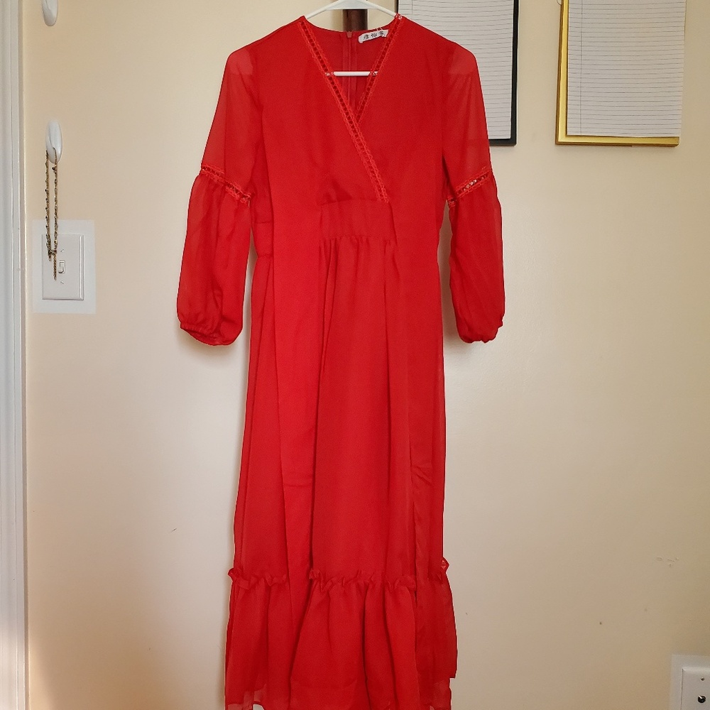 HOLIDAY FLOWY DRESS SIZE MEDIUM/LARGE